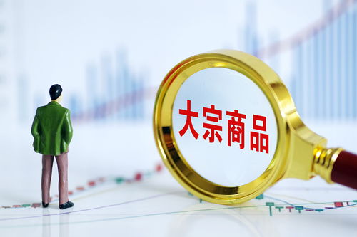 男子出海打捞上来的生蚝带商品标签